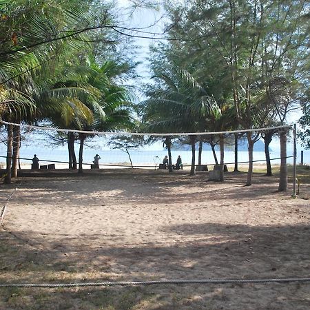 Tanjung Demong Beach Resort Kampung Kuala Besut Exterior foto
